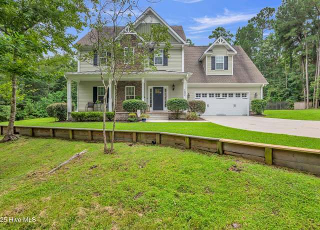 Property at 102 Chuckanut Dr, Hampstead, NC 28443, 4 beds, 2.5 baths