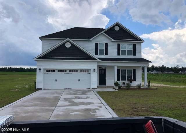 Property at 514 E Black Water Ln, Maysville, NC 28555, 4 beds, 2.5 baths