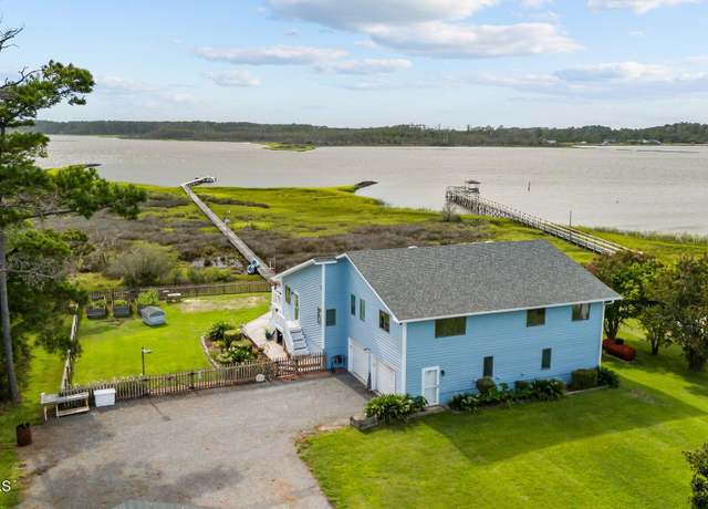 Property at 221 Lawrence Rd, Beaufort, NC 28516, 3 beds, 3 baths