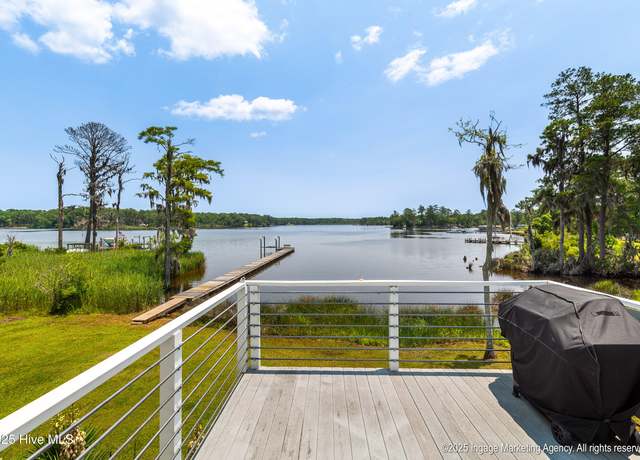Property at 106 Overlook Rd, Chocowinity, NC 27817, 3 beds, 2.5 baths