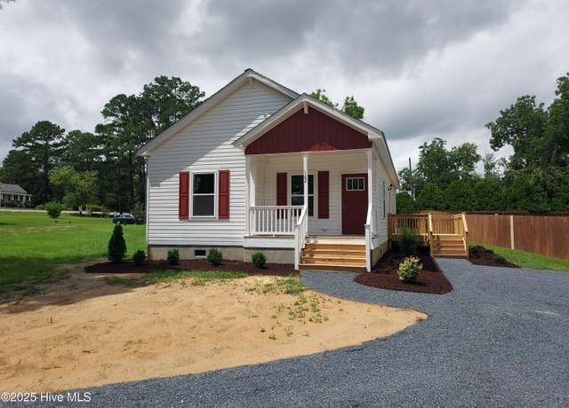Property at 102 Lincoln Ave, Carthage, NC 28327, 3 beds, 2 baths