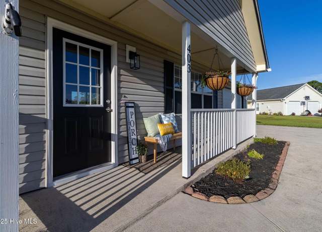 Property at 403 Dayrell Dr, Hubert, NC 28539, 3 beds, 2 baths