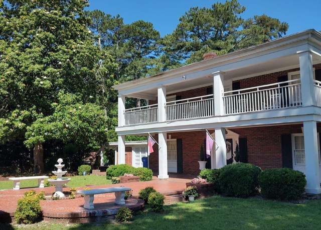 Property at 300 Moye Ave NW, Wilson, NC 27893, 4 beds, 2 baths