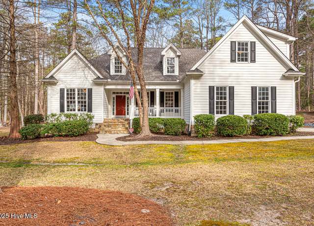 Property at 490 Broadmeade Dr, Southern Pines, NC 28387, 4 beds, 3.5 baths