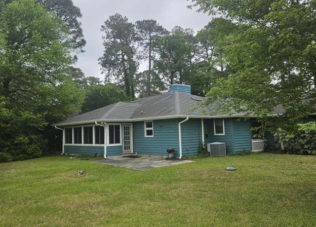 Property at 4 Cleek Ct, Carolina Shores, NC 28467, 3 beds, 2.5 baths