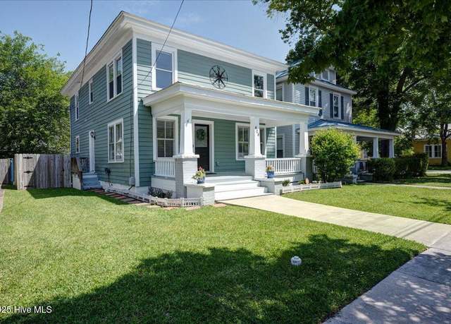 Property at 404 Avenue B, New Bern, NC 28560, 3 beds, 2.5 baths