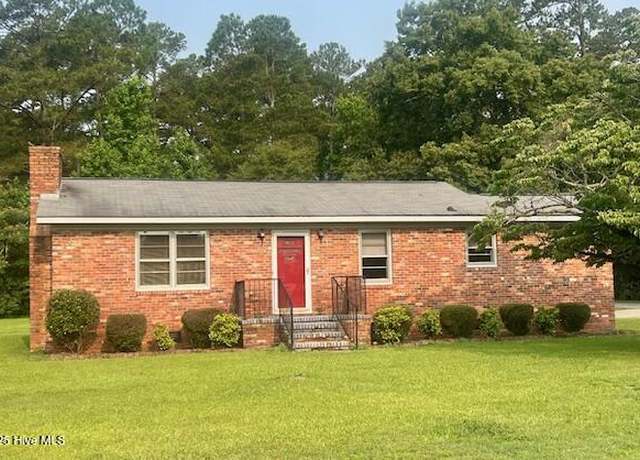 Property at 111 N Fort St, Pikeville, NC 27863, 2 beds, 1 bath