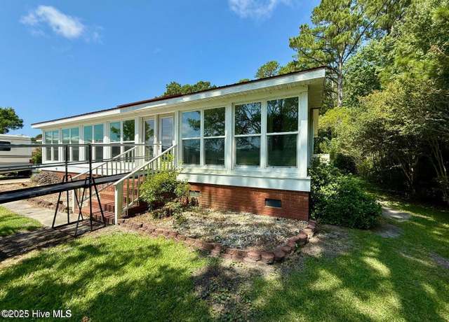 Property at 195 Firetower Rd, Beaufort, NC 28516, 3 beds, 1 bath