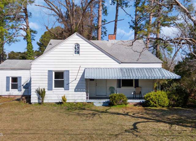 Property at 1404 Queen Anne Ln, New Bern, NC 28560, 3 beds, 2 baths