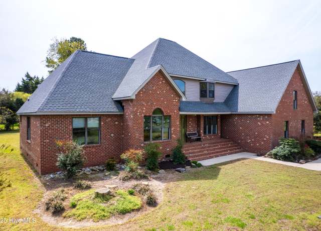 Property at 110 Carotauk Dr, Currituck, NC 27929, 4 beds, 4 baths