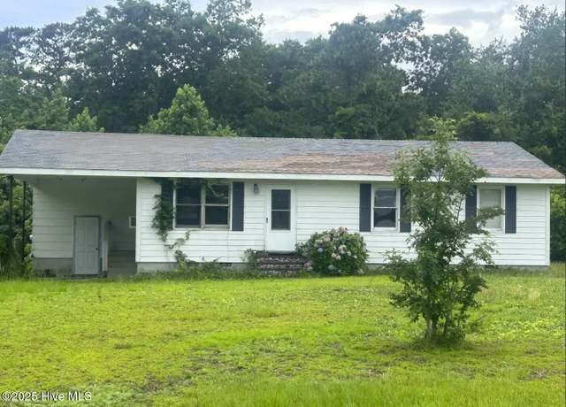 Property at 306 Bond Ln, Sneads Ferry, NC 28460, 4 beds, 1 bath