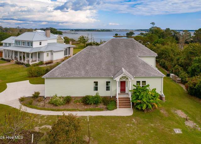 Property at 106 Elizabeth Way, Swansboro, NC 28584, 4 beds, 3 baths