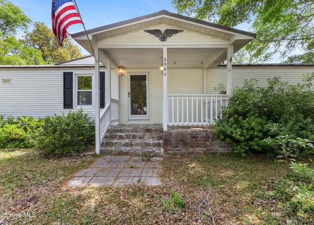 Property at 2564 Nickle St SW, Supply, NC 28462, 3 beds, 2 baths