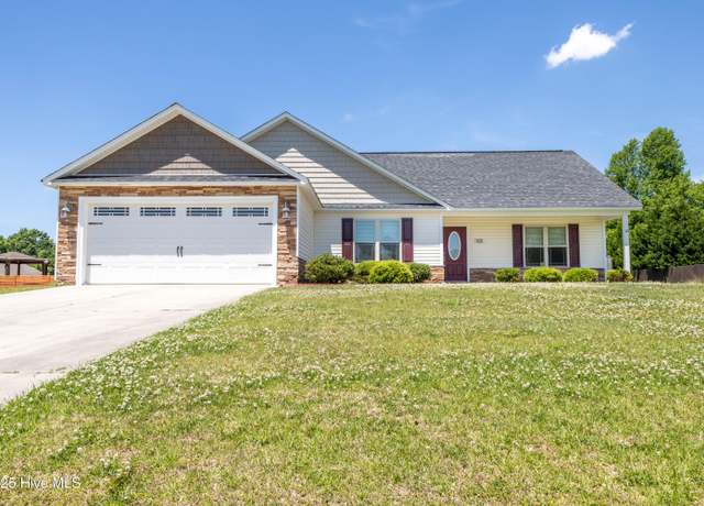 Property at 105 Pembury Way, Richlands, NC 28574, 3 beds, 2 baths