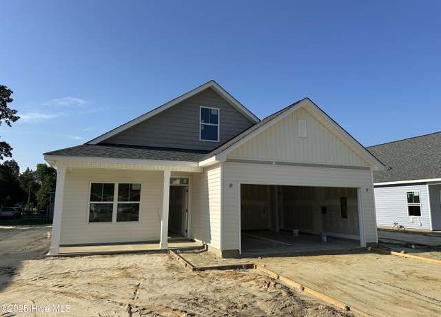 Property at 303 W Satchwell St, Burgaw, NC 28425, 3 beds, 2 baths
