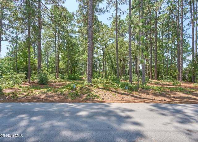 Property at 16 Moore Dr, Pinehurst, NC 28374