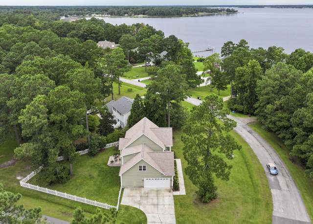 Property at 637 White Oak Xing, Swansboro, NC 28584, 3 beds, 3 baths