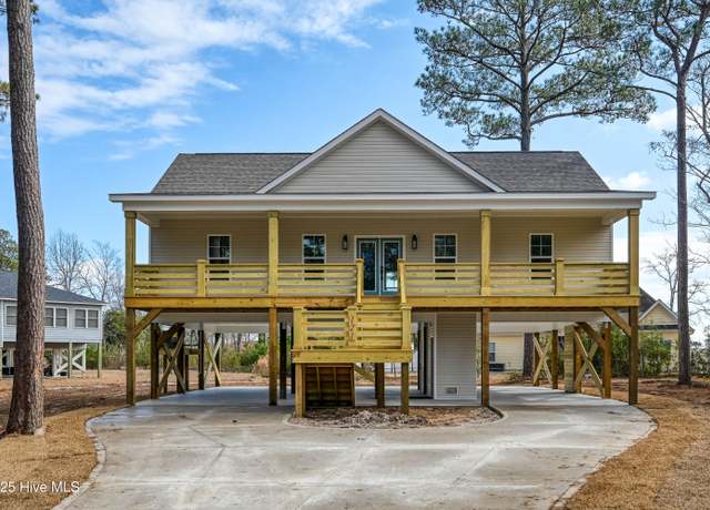 Property at 121 Cove Ct, Sneads Ferry, NC 28460, 3 beds, 2 baths