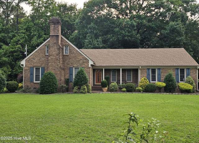 Property at 101 Forest Dr, Clinton, NC 28328, 3 beds, 2.5 baths