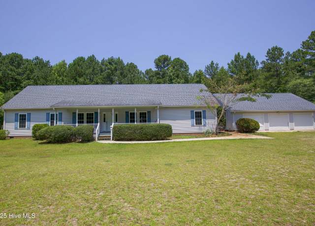 Property at 424 Bingham St, Carthage, NC 28327, 3 beds, 2.5 baths
