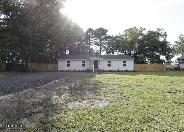 Property at 155 Launch Landing Rd, Moyock, NC 27958, 4 beds, 2.5 baths