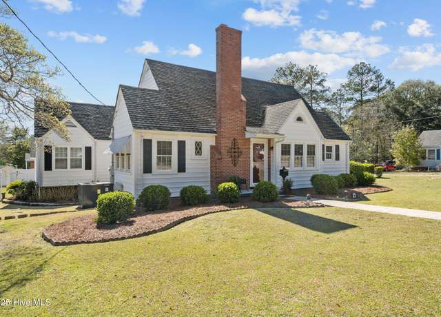 Property at 409 Myrtle Ave, Hamlet, NC 28345, 3 beds, 2 baths