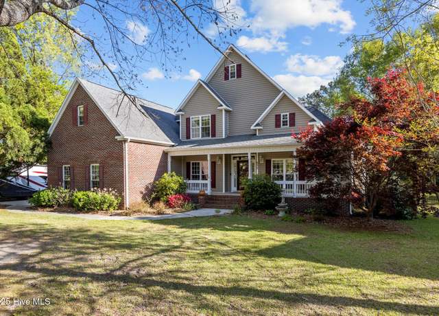 Property at 635 Par Dr, Jacksonville, NC 28540, 4 beds, 2.5 baths