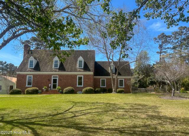 Property at 661 Main Street Ext, Swansboro, NC 28584, 3 beds, 3.5 baths
