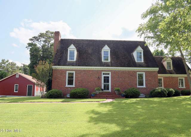Property at 661 Main Street Ext, Swansboro, NC 28584, 3 beds, 3.5 baths