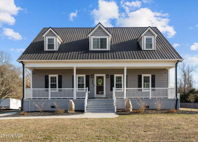 Property at 109 Pelican Dr, Newport, NC 28570, 5 beds, 3 baths