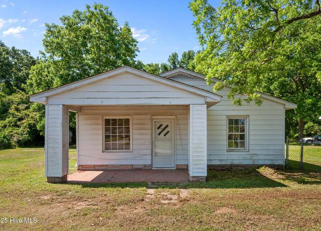 Property at 2005 Tower Hill Rd, Kinston, NC 28501, 2 beds, 1 bath