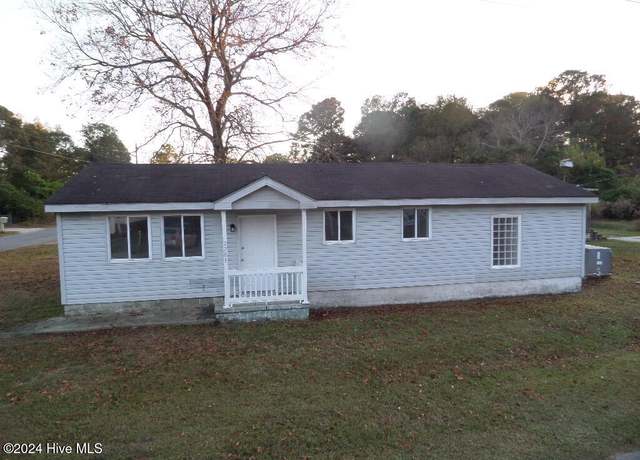Property at 2201 Chestnut Ave, New Bern, NC 28562, 3 beds, 1 bath