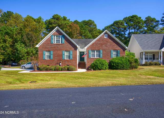 Property at 300 Sea Urchin Cv, Sneads Ferry, NC 28460, 4 beds, 2 baths