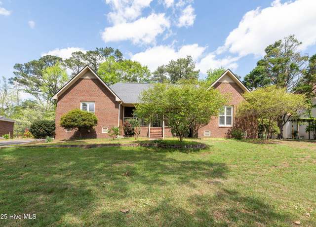 Property at 204 Castle Ridge Rd, New Bern, NC 28562, 3 beds, 2.5 baths