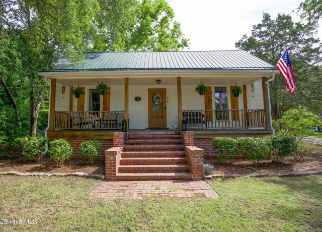 Property at 615 E Main St, Aberdeen, NC 28315, 3 beds, 2 baths