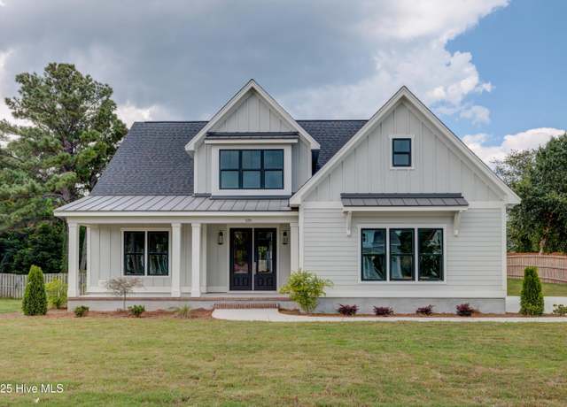 Property at 125 Cove Side Ln, Hampstead, NC 28443, 4 beds, 2.5 baths