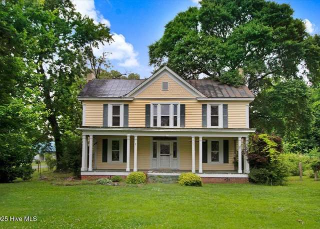 Property at 105 W Wayne St, Fremont, NC 27830, 3 beds, 2 baths