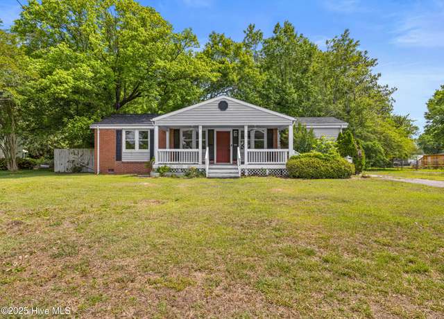 Property at 704 Vernon Dr, Jacksonville, NC 28540, 3 beds, 2 baths