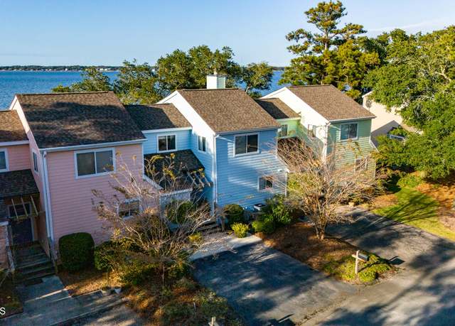 Property at 214 Mcginnis Dr, Pine Knoll Shores, NC 28512, 3 beds, 2.5 baths