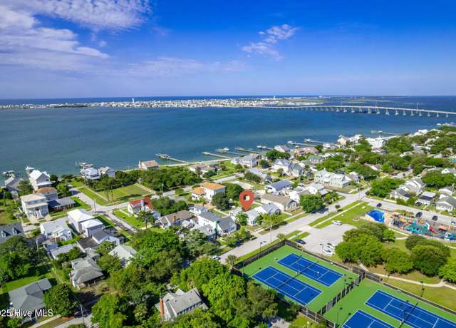 Property at 1505 Shepard St, Morehead City, NC 28557, 2 beds, 1 bath