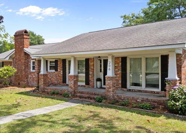 Property at 206 Brentwood Ct, New Bern, NC 28562, 4 beds, 2 baths