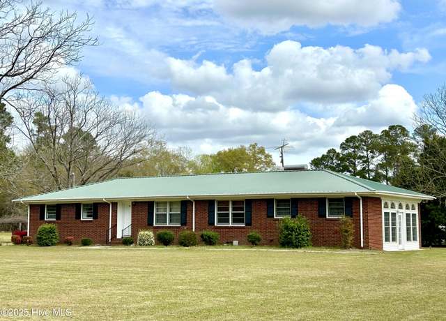 Property at 12261 Old Johns Rd, Laurinburg, NC 28352, 3 beds, 2 baths