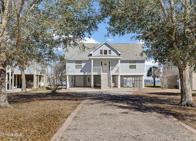 Property at 943 Chadwick Shores Dr, Sneads Ferry, NC 28460, 4 beds, 3.5 baths