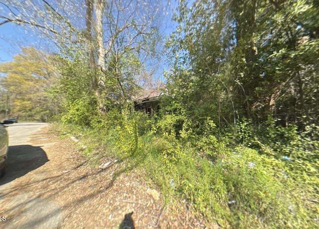 Property at 412 Cleveland St, Laurinburg, NC 28352, 3 beds, 1 bath