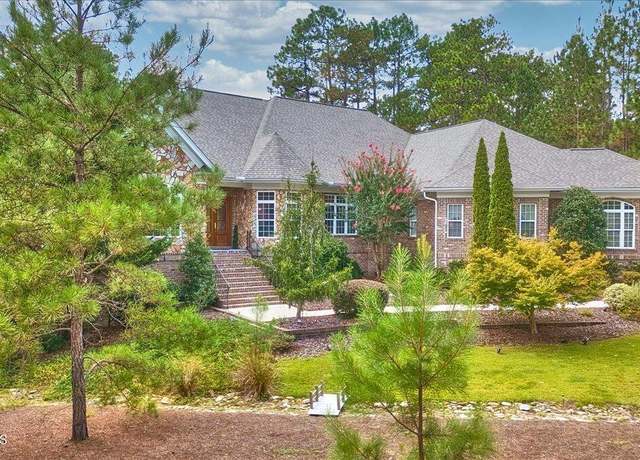 Property at 46 Kilbride Dr, Pinehurst, NC 28374, 4 beds, 3.5 baths