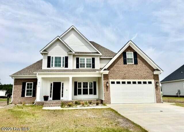 Property at 916 Finn Ct, Greenville, NC 27834, 4 beds, 2.5 baths