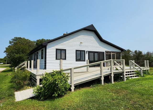 Property at 155 Plantation St, Beaufort, NC 28516, 3 beds, 2 baths