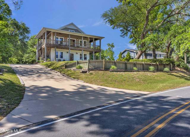 Property at 714 Hughes Rd, Hampstead, NC 28443, 4 beds, 3 baths