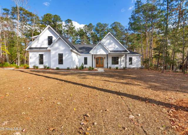 Property at 238 Creedmoor Rd, Jacksonville, NC 28546, 4 beds, 4.5 baths