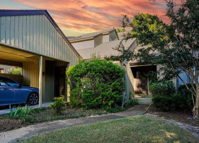 Property at 30 Lake Pinehurst Villas Rd, Pinehurst, NC 28374, 3 beds, 3 baths